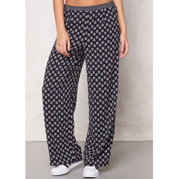 Only Pants - Only Cupid Wide Leg Printed Pattern Pants in Night Sky